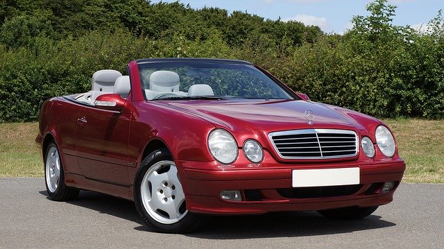 cabriolet rouge Mercedes